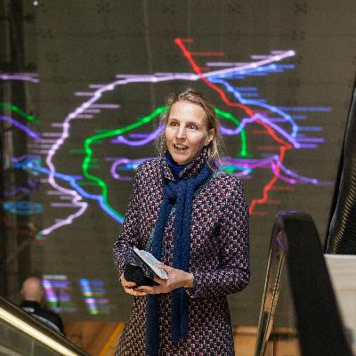 'De 52' podcast #5: Met Marjan Laaper over haar Ramses Shaffy-kunstwerk in station Vijzelgracht 'De 52' podcast #5: Met Marjan Laaper over haar Ramses Shaffy-kunstwerk in station Vijzelgracht