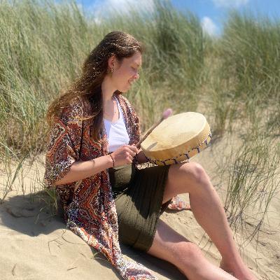 #35 Zak in je lijf met deze aardende meditatie ondersteund door de diepe klanken van de sjamanen drum.