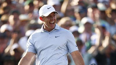 McIlroy becomed fourth golfer to successfully defend Masters title