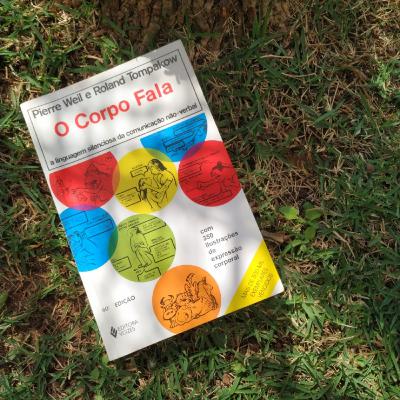 Comentando o livro "O corpo fala" sobre linguagem corporal