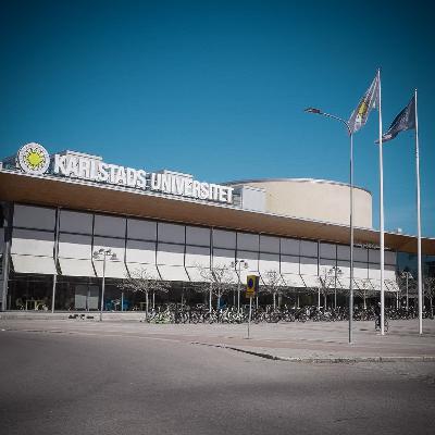 Att sticka ut hakan som journalist (rapport från Lampedusa och Karlstad) - Erik Dahlin gästar