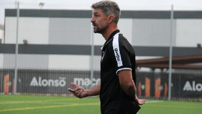 Roberto Bas: “Seguir en Ontinyent 1931 es un reto y un orgullo” Roberto Bas: “Seguir en Ontinyent 1931 es un reto y un orgullo”