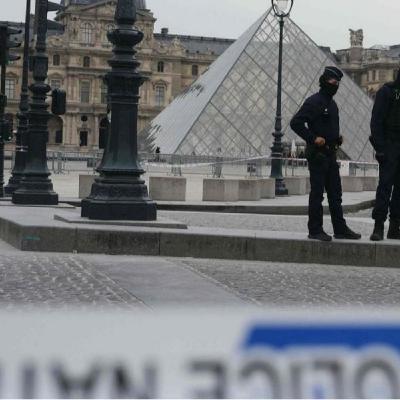 EL ROMPEOLAS T08C017 #elhombredospuntocero. Las brechas de seguridad del Louvre (08/11/2025)