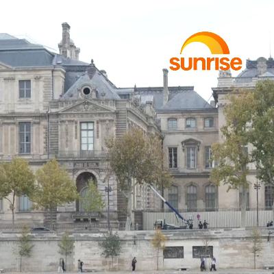 Manhunt underway following brazen daylight Louvre robbery
