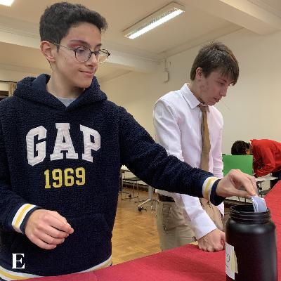 "Nunca pensaram falar tão perto com um Presidente da Câmara": Projeto português leva políticos à escola para 'jogar à democracia' com os alunos "Nunca pensaram falar tão perto com um Presidente da Câmara": Projeto português leva políticos à escola para 'jogar à democracia' com os alunos