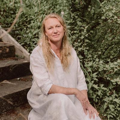 Episode 433 Anna from Sacred Birth International: Daring to Birth Differently