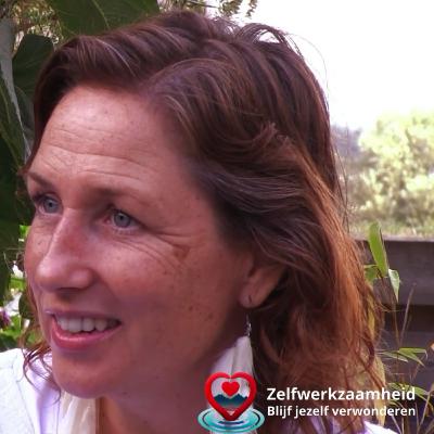 59. Gelukkig zijn met jezelf is een kado - Maneesha Sluyzer 59. Gelukkig zijn met jezelf is een kado - Maneesha Sluyzer