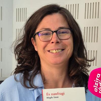 CLUB DE LECTURA AMB ULLERES LILA CLUB DE LECTURA AMB ULLERES LILA