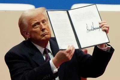 Trump Gets an F for First 100 Days Trump Gets an F for First 100 Days