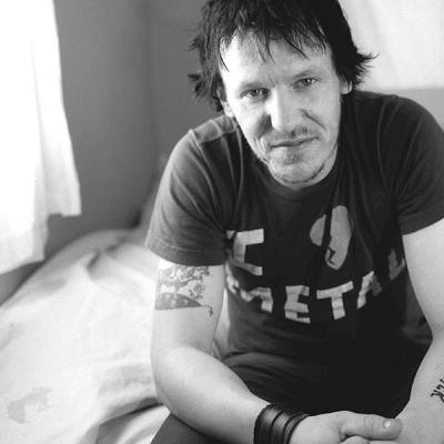 Elliott Smith: quem canta, os seus males aproxima?