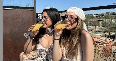 Episode 29: MomTalk featuring Hippiesq! Episode 29: MomTalk featuring Hippiesq!