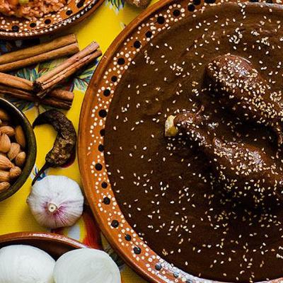 EL MOLE, UN PLATILLO TRADICIONAL LLENO DE HISTORIA
