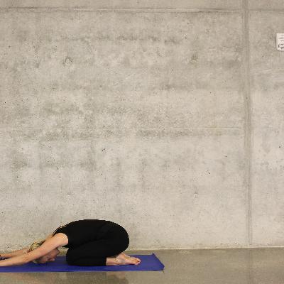 Lezione guidata di Yin Yoga facile per tutto il corpo