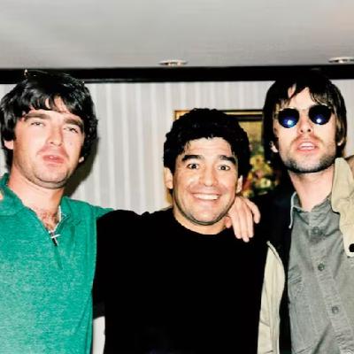 Oasis rinde homenaje a Diego Maradona durante el concierto en Buenos Aires y le dedica dos canciones. Oasis rinde homenaje a Diego Maradona durante el concierto en Buenos Aires y le dedica dos canciones.