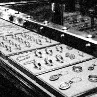 64.未完成打烊的珠宝店，惨死床边的老板，三轮车上的缺口