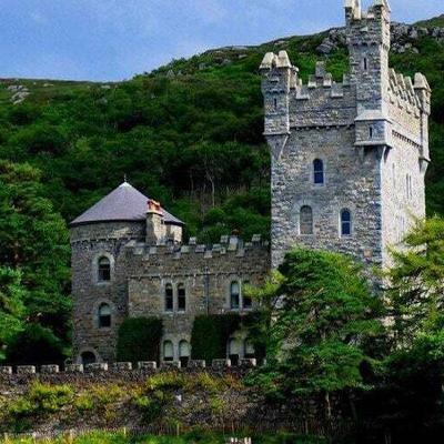 An Comhairleoir Contae John Shéamuis Ó Fearraigh.