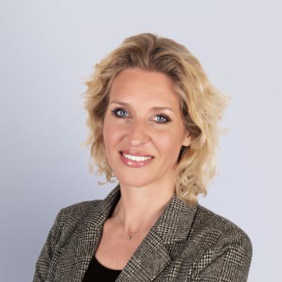 Democratizing Impact Capital Through Crowdfunding/w Ellen Hensbergen Democratizing Impact Capital Through Crowdfunding/w Ellen Hensbergen