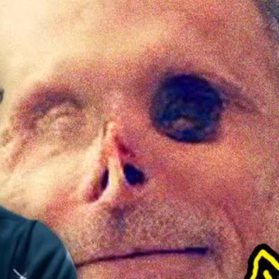 HOMEM COME O ROSTO DE MORADOR DE RUA HOMEM COME O ROSTO DE MORADOR DE RUA