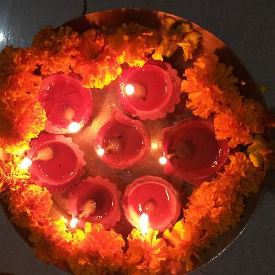 दिवाली घर मे मनाते है