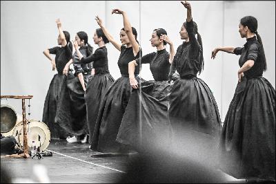 Eight traditional dances are reborn in Seoul dance company’s new ‘Mimesis’
