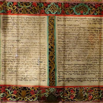 על טיבו המתמשך והמצטרף של סיפור מגילת אסתר. ובסוד הקיום היהודי כהווה מתמשך רצוף תקווה לעומת התפיסה העמלקית