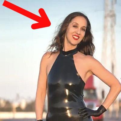 Her INSANE Side Hustle Makes $4,000 Per Month Her INSANE Side Hustle Makes $4,000 Per Month