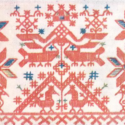 Александра Weld Queen. Тайное подводное подворье царственных петухов в вышивке архангельского полотенца Александра Weld Queen. Тайное подводное подворье царственных петухов в вышивке архангельского полотенца