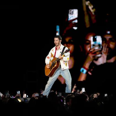 Jonas Brothers member surprises fans at Jersey Shore bar, hops on stage to jam Jonas Brothers member surprises fans at Jersey Shore bar, hops on stage to jam