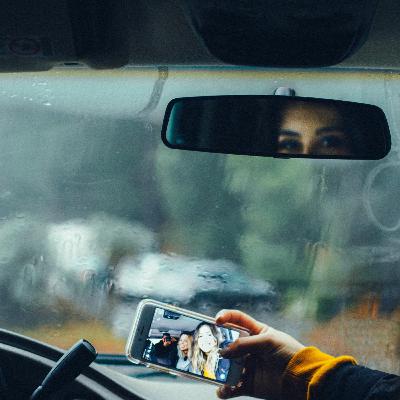 Je hebt 10 keer zoveel kans op een ongeluk met een smartphone in de wagen. Een warme oproep.