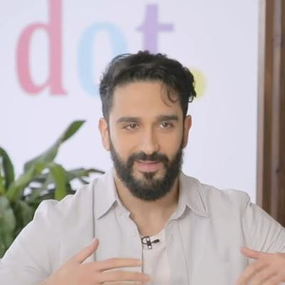 Διονύσης Ατζαράκης: "Μου αρέσει να έχει χιούμορ μια κοπέλα" | DOT