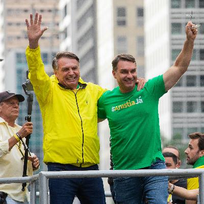 Flávio Bolsonaro confirma pré-candidatura à Presidência: 'missão dada pelo meu pai' Flávio Bolsonaro confirma pré-candidatura à Presidência: 'missão dada pelo meu pai'