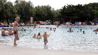 Els càmpings gironins troben una sortida a la manca de personal