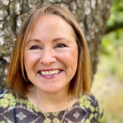 The Power of language, metaphor, and archetypes to transform your view of yourself and the world with Mary Reynolds Thompson