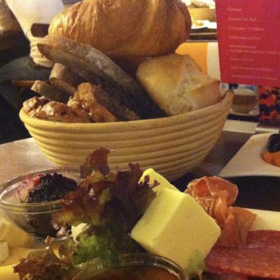 #67 ドイツの山盛りパン