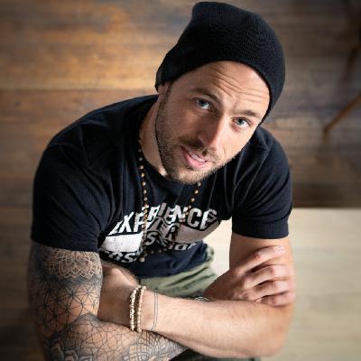 12: How to Overcome Fear By Traveling with Mike Corey of Fearless and Far