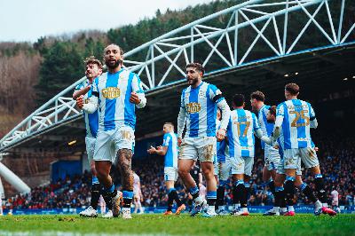 Huddersfield Town get fresh start with new manager and inspiring derby win