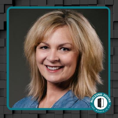 Bobbi Maxwell: Standing Out Loud