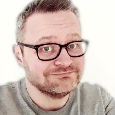 Hallo, wie staat daar in de spiegel naar zichzelf te gluren? Hallo, wie staat daar in de spiegel naar zichzelf te gluren?