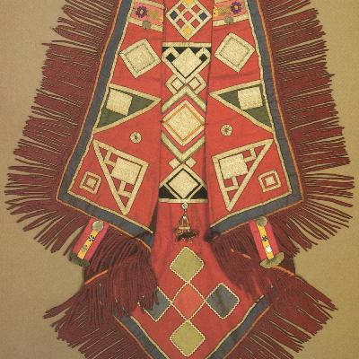 Полина Осипова. Удмуртский платок, похожий на языческую маску таинственного животного с бахромой-гривой Полина Осипова. Удмуртский платок, похожий на языческую маску таинственного животного с бахромой-гривой