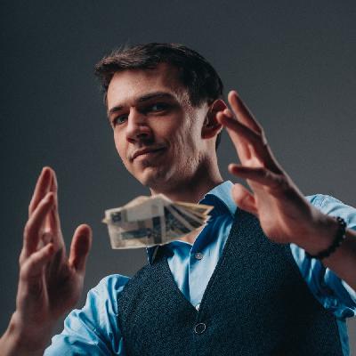 Magik, iluzjonista, manipulator, psycholog czy cwaniak ze zręcznymi palcami, czyli jak wyciągać kasę z kapelusza #221