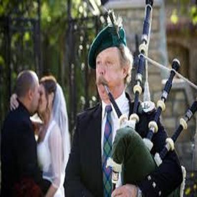 Les Lannom on why playing the bagpipes requires a strong stomach Les Lannom on why playing the bagpipes requires a strong stomach