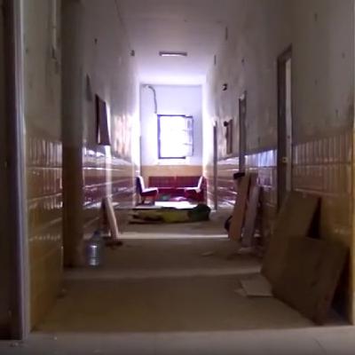 Voces del Misterio 7tv: Investigación en el albergue encantado, Al final de la escalera