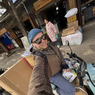 S13E6: ČÍNA s Pavlom Dvořákom – Nechty do hrobu S13E6: ČÍNA s Pavlom Dvořákom – Nechty do hrobu