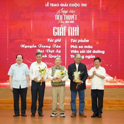 Tin trong nước - Trao giải thưởng Cuộc thi Sáng tác Tiểu thuyết lần thứ nhất
