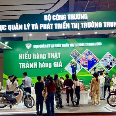 Sức sống hầng Việt - Triển lãm đặc sản vùng miền – Sắc Thu Quảng Ninh 2025 thu hút đông đảo du khách tham quan, mua sắm
