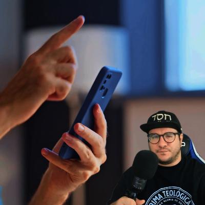 Mil vozes gritando no seu ouvido - Só UMA salva | Solus Christus Mil vozes gritando no seu ouvido - Só UMA salva | Solus Christus