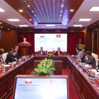 Tin trong nước - Khai mạc Chương trình bồi dưỡng và trao đổi chuyên đề với công chức cao cấp của Liên bang Nga Tin trong nước - Khai mạc Chương trình bồi dưỡng và trao đổi chuyên đề với công chức cao cấp của Liên bang Nga