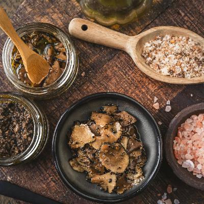 Schwarze Trüffeln aus dem Teutoburger Wald Schwarze Trüffeln aus dem Teutoburger Wald