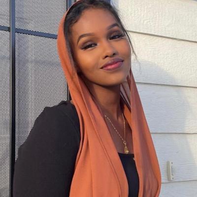 Hamdi Ahmed of Soo Fariista/Come Sit Down