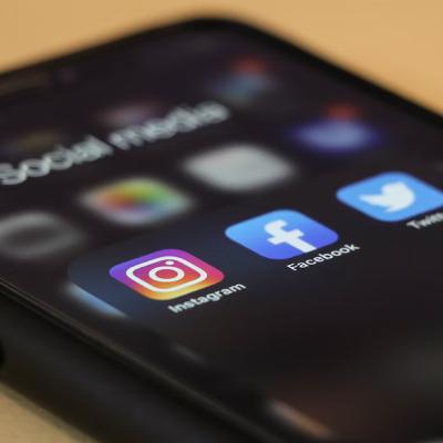 Meta starts warning teens about account deactivation ahead of social media ban